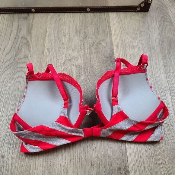 Victoria's Secret Push-up Bra size 32C - Picture 4 of 7